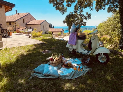 Il picnic naturale nel casale con vista sul Lago di Garda 0